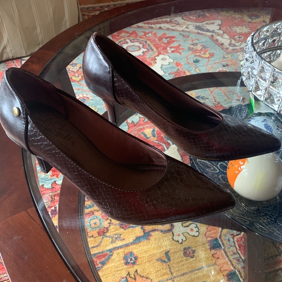 Pointed toe heel - Picture 3 of 5